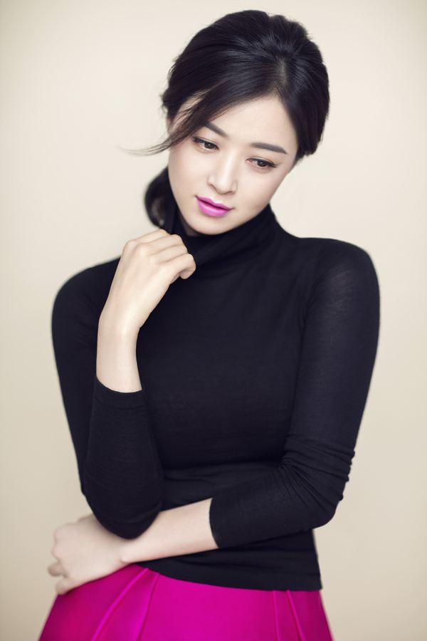 蒋欣控诉潜规则 曝某副导演猥琐行径 引发网友热议