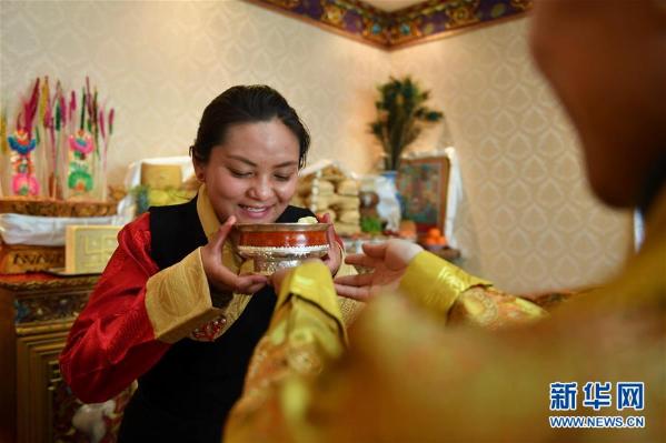 西藏藏族同胞欢度藏历新年