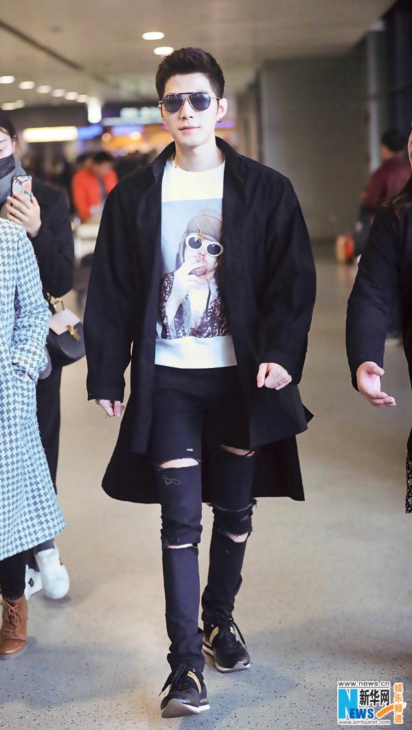 陈学冬板寸发型现身机场 粉丝调侃送绰号
