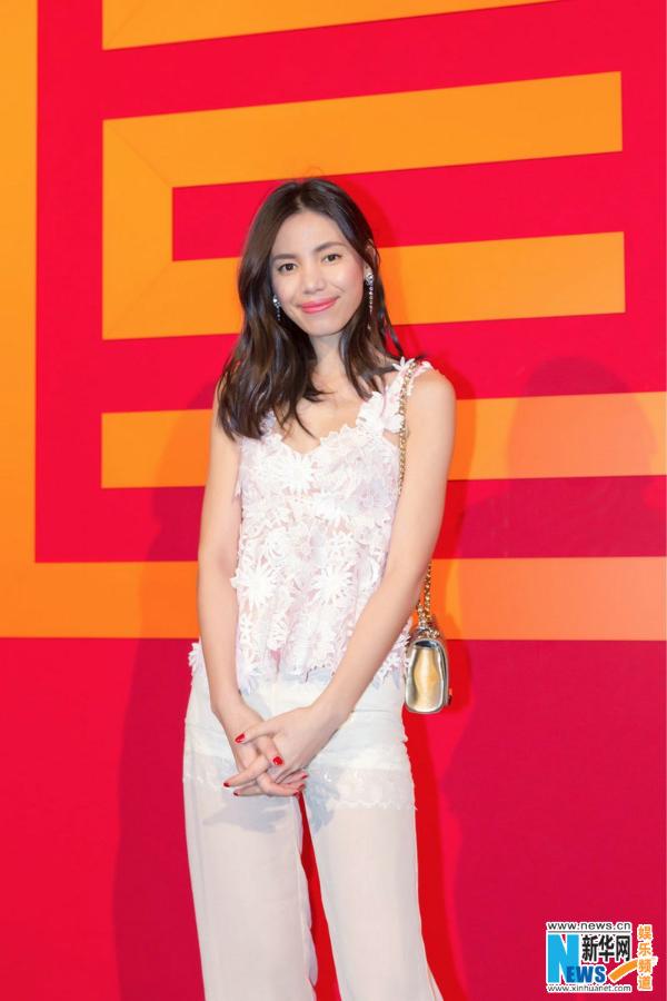 linda现身发布秀青春洋溢少女气息十足