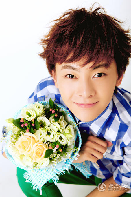 波点男神张皓然疑美黑粉丝大呼我们白着呢