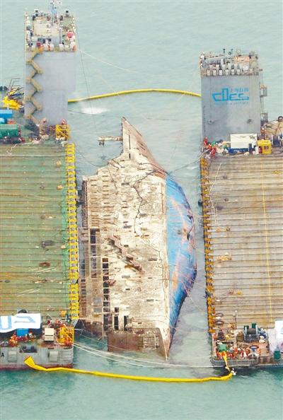 韩国世越号客轮沉没三年后浮出水面