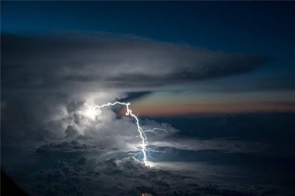摄影师拍积雨云 摄影师拍积雨云