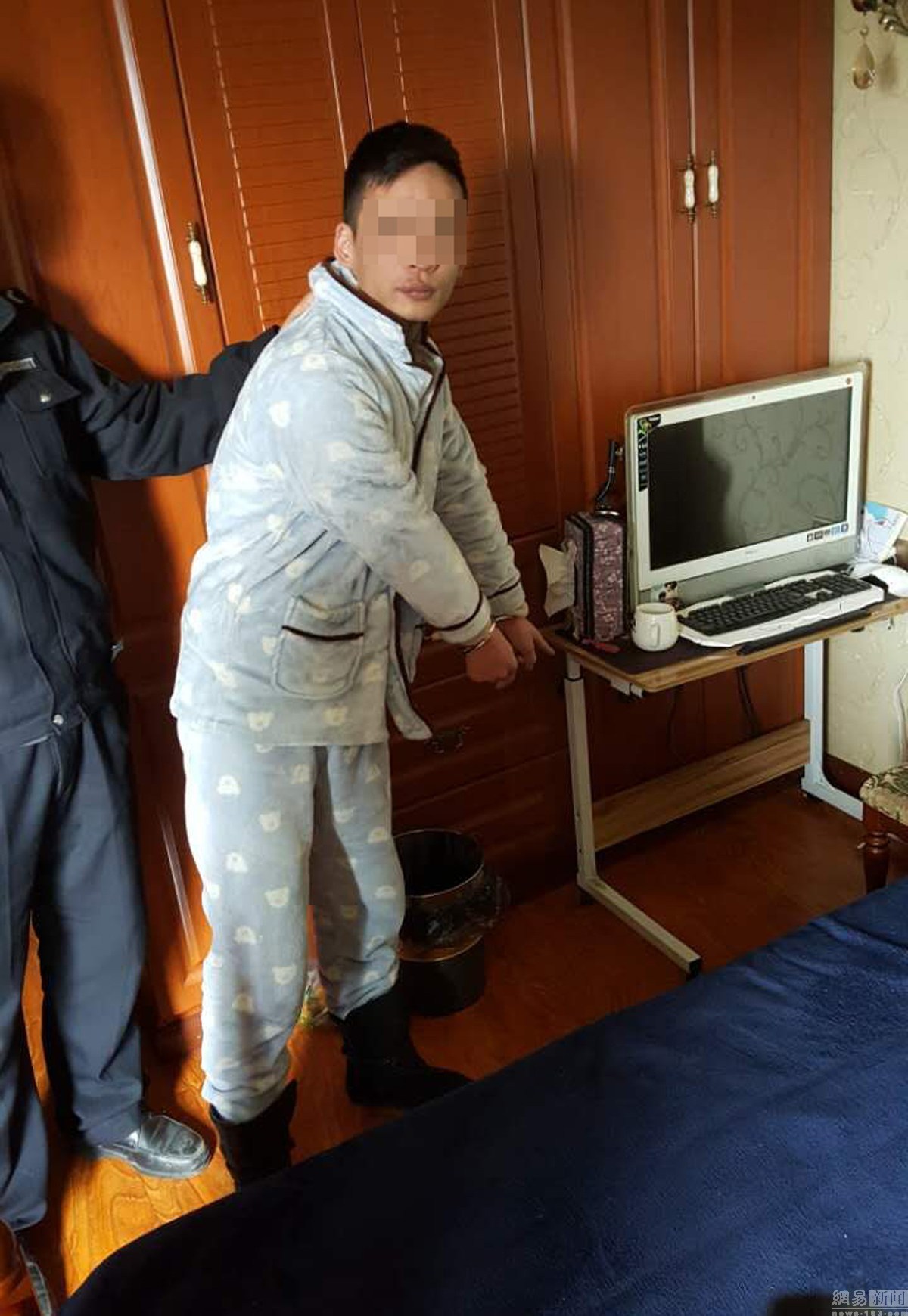 遭丈夫铐被逼网聊女子多年软禁生活的背后图