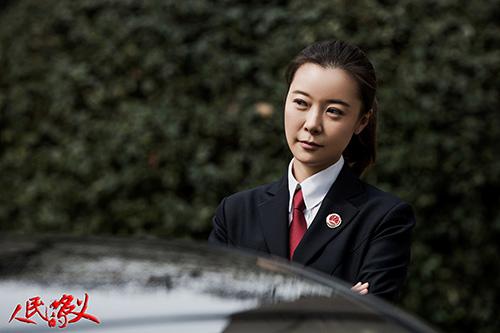 柯蓝人民的名义制服上身英姿飒爽造型抢眼