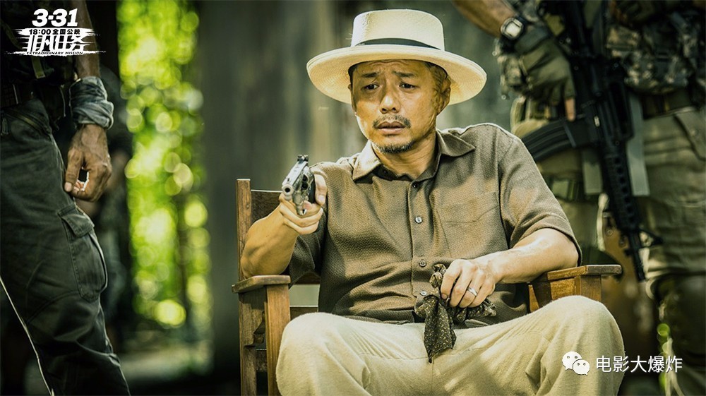 飞车撞民宅,枪战用炮筒,他们把内地警匪片演出十足港片味__中国青年网