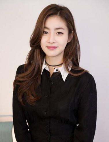 姜素拉节目提男友玄彬脸红傻笑好尴尬