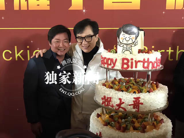 成龙大哥好人缘办生日宴众星到场