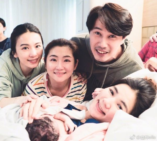 ella曝水中分娩现场照片曝光网友场景好温馨