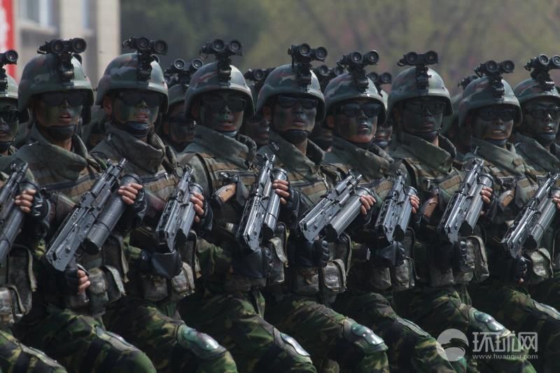 实拍朝鲜太阳节大阅兵