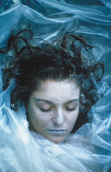 《双峰》中美丽少女的尸体是经典的cult符号.