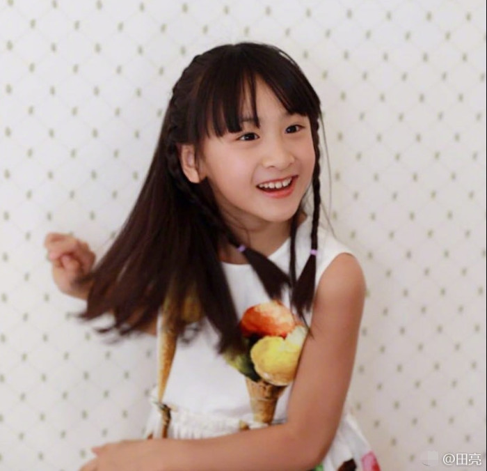 森碟九岁啦!田亮晒女儿美照为其庆生