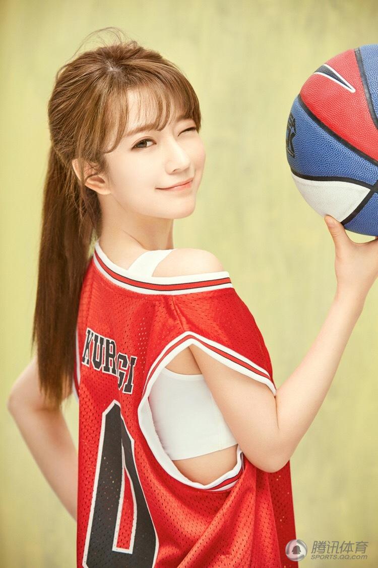 电竞美少女晒健身照颜值逆天身材撩人