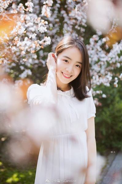 电竞赛事女主持余霜新写真网友要恋爱了