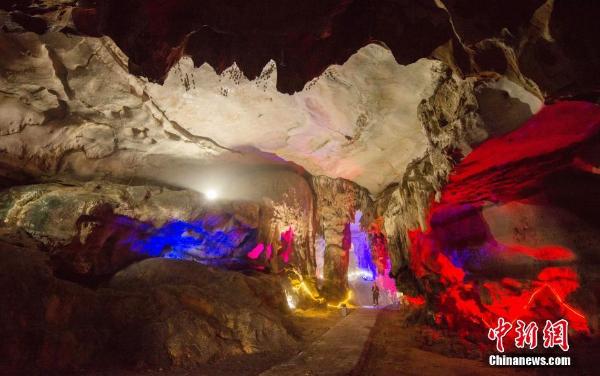 实拍江西狐仙洞数千蝙蝠穴居溶洞