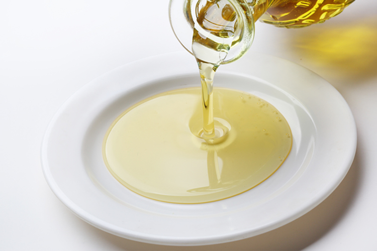 食油过量易变懒变胖危害诸多 对女性影响更大