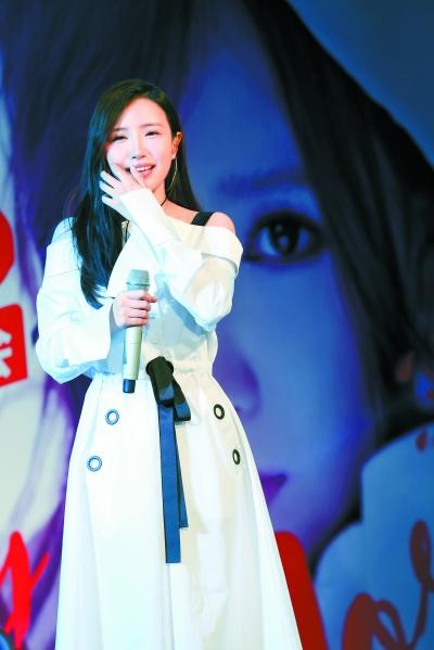 "楼道王菲" 唱自己的歌