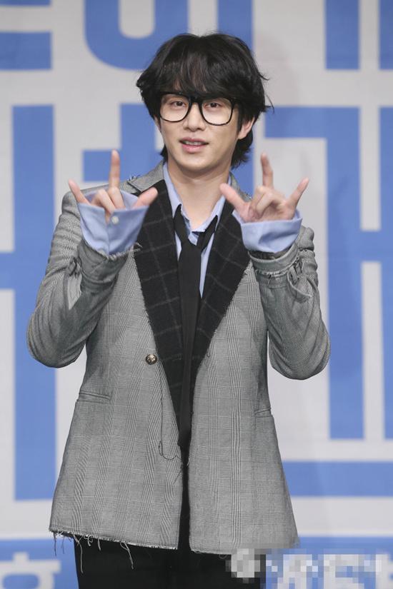 sj成员金希澈遇交通事故 所幸无负伤先行录节目(图)__中国青年网