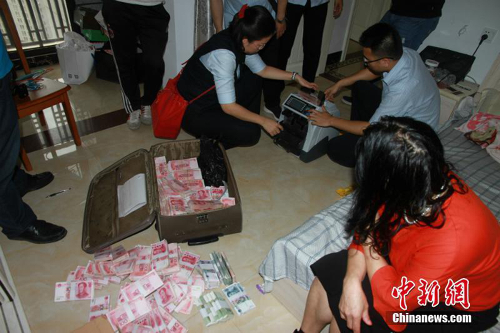 广西千余警力打击传销 抓368人现金遍地