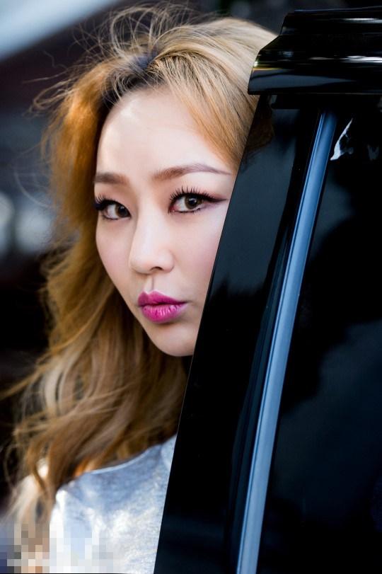 sistar孝琳写真公开 小麦肤色 细腰翘臀性感力爆棚【高清组图】