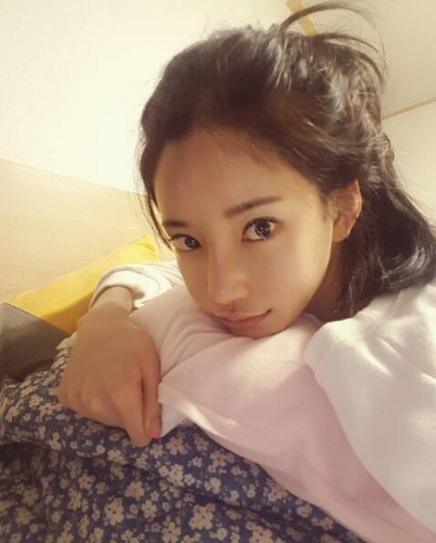 九头身美女嫩模练瑜伽晒自拍长腿逆天