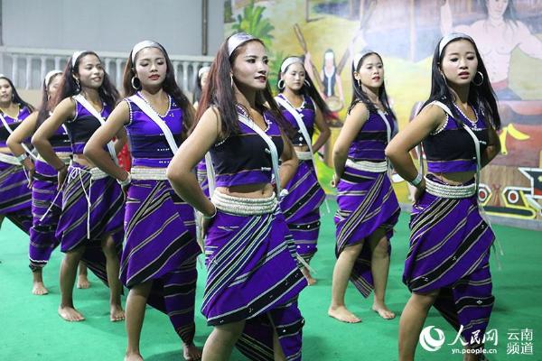 云南耿马各族群众欢度青苗节组图
