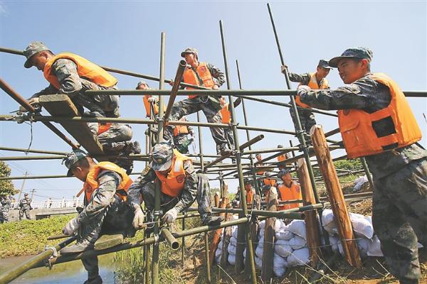 舟桥旅实战演练应对今夏可能出现的汛情