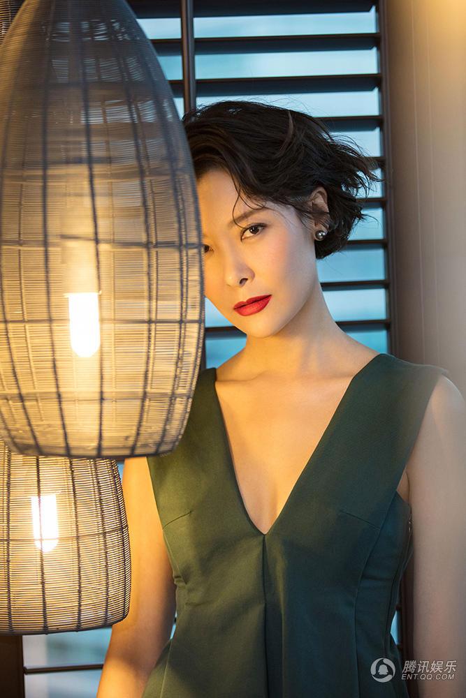 柯蓝斩获华鼎最佳女演员奖项 精湛演技获称赞