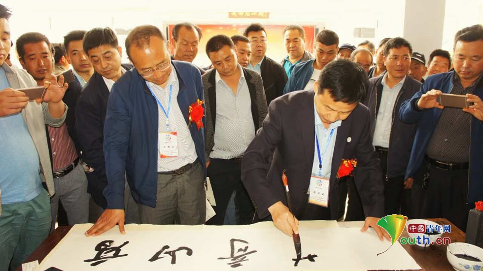 "到人民中去"——中国文艺志愿者服务队走进甘肃陇南上尹村