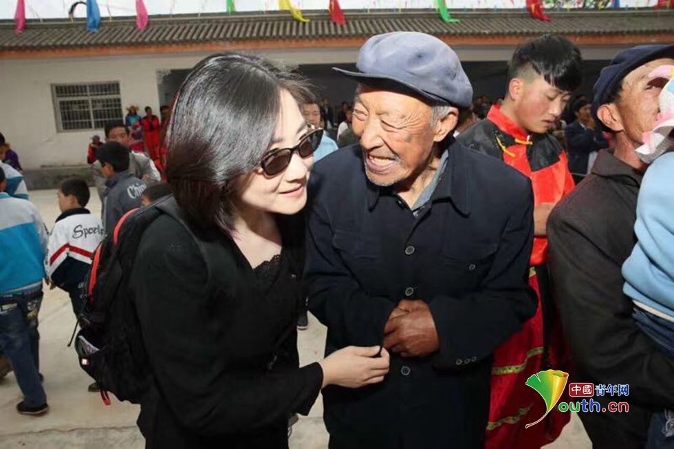 "到人民中去"——中国文艺志愿者服务队走进甘肃陇南上尹村