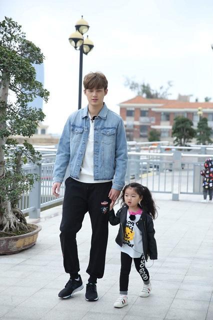 董力与阿拉蕾再相遇照顾萌娃技术长进不少