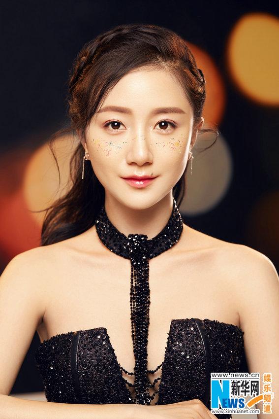 李倩杂志大片曝光流光溢彩间宛若精灵