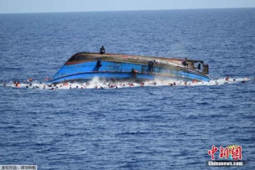 地中海難民船失事致200人墜海34人遇難 包括幼童