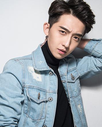 最养眼毕业季细数芮伟航崔尔康中戏北电校草