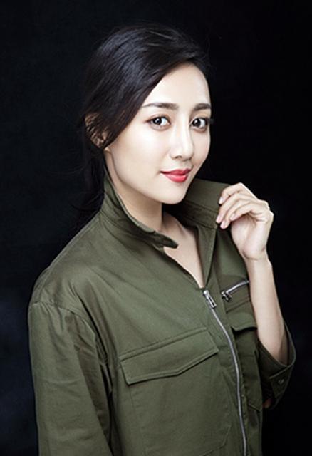 闫露娢擒狼开播演绎西北风情过足戏瘾