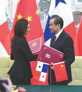 中国和巴拿马建立外交关系