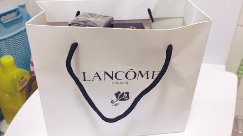 遇的哥小声兜售便宜兰蔻化妆品转身走掉最省钱