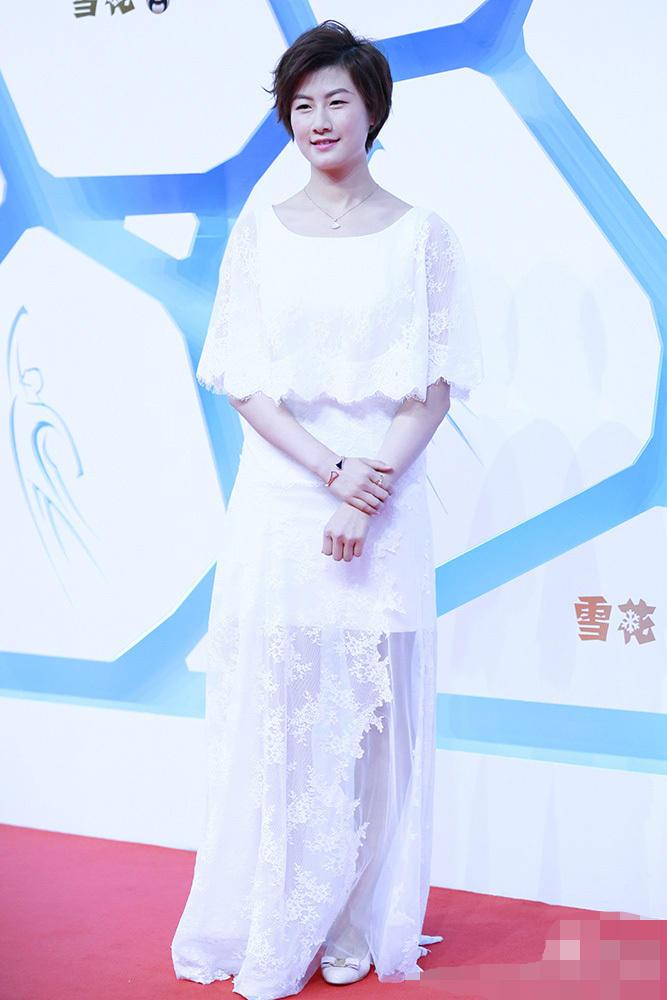 丁宁生日快乐!球迷投放公交广告牌庆生