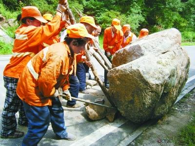 大山深处有群女子养路工