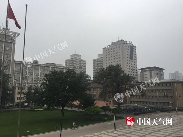 北京相继发布暴雨蓝色预警、雷电黄色预警 局