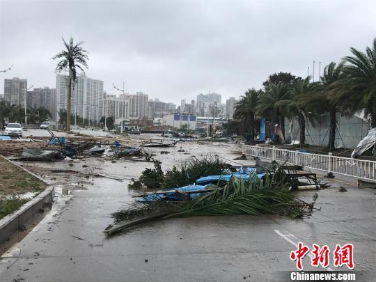 天鸽直扑珠海记者目击台风威力