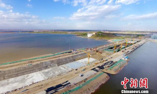 中国第一条穿越湖底的隧道管廊实现东段通车