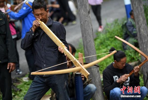 云南迪庆上演弩王争霸