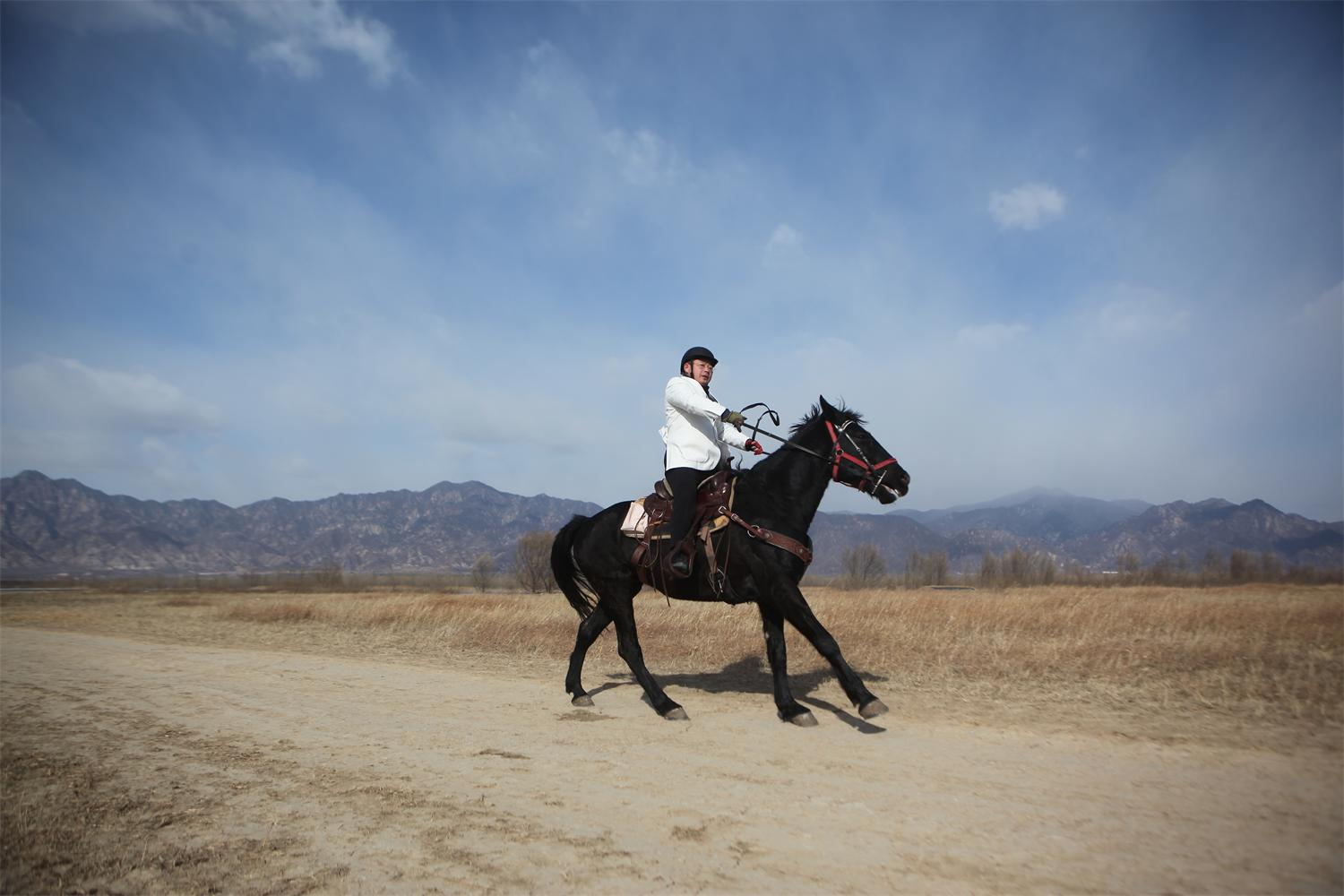 易定宏走出大山不忘初心