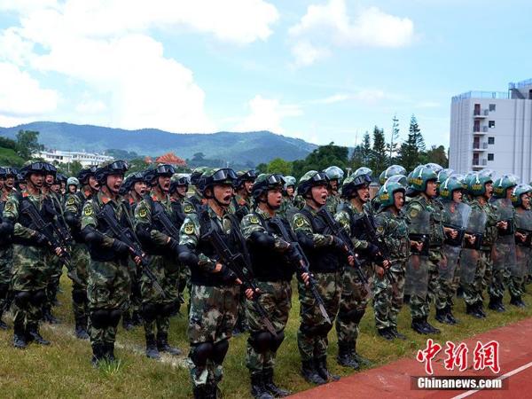 云南西双版纳边防支队举行反恐实战演练
