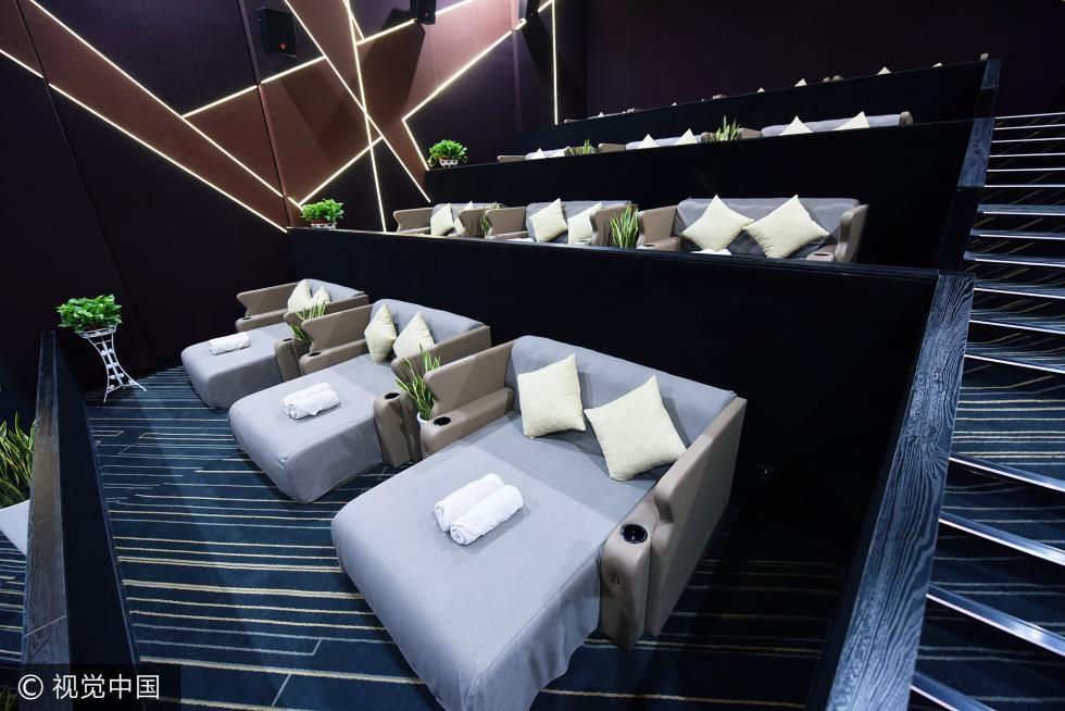 杭州首个"床厅"电影院亮相 一床两位不单卖