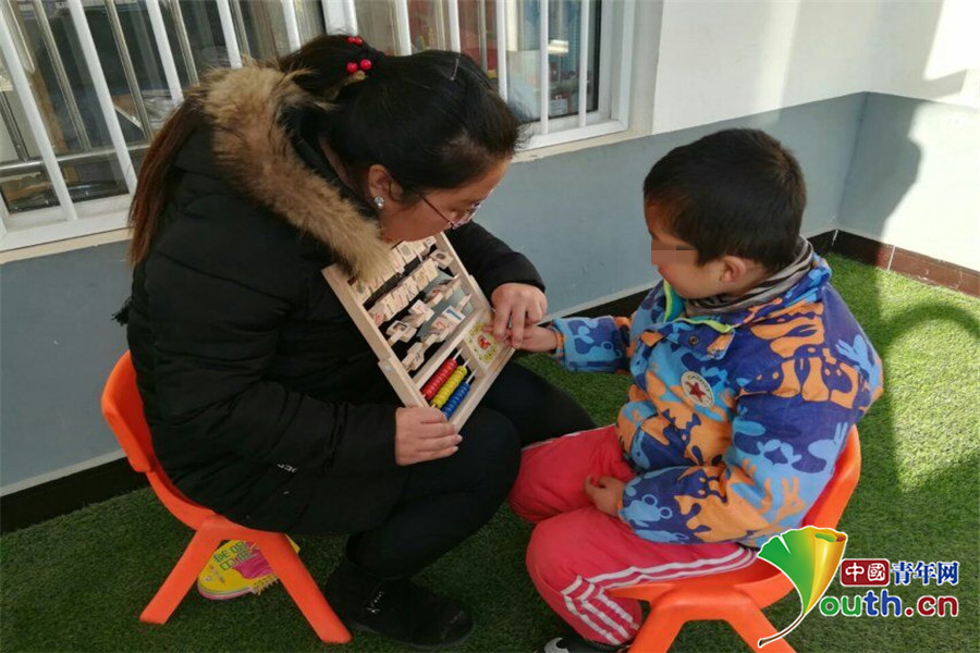 渭南市开展百人送教上门活动 为残障儿童送快