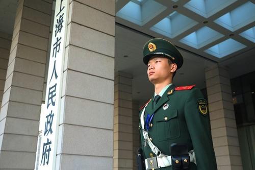 见父母不能叫爸妈申城第一哨站岗的潜规则