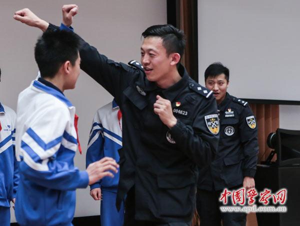 "做自己的首席安全官—平安校园行"