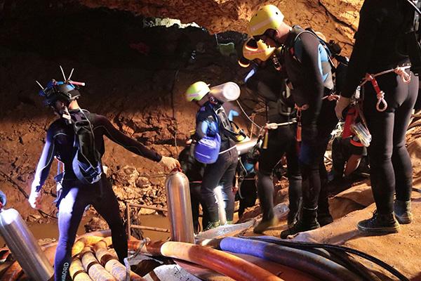泰洞穴救援事件将拍成电影 足球队将获150万美